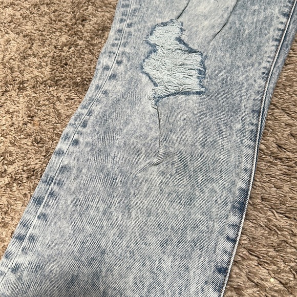 BRAND NEW A&F JEANS 👖 - Picture 4 of 8